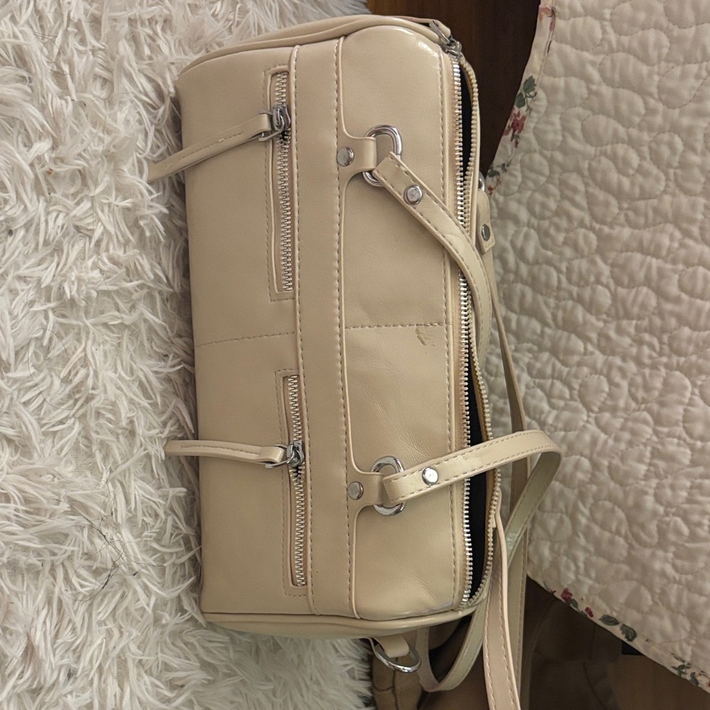 Elegant Cream Leather Shoulder Bag